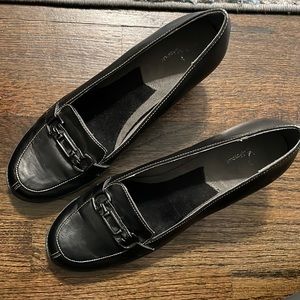 A2 aerosoles kitten heel dress shoe